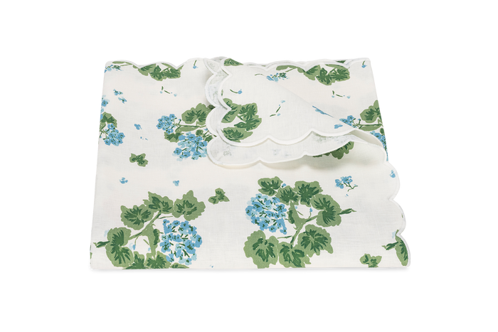 Photo of the Geranium Linen | Tablecloth ensemble.