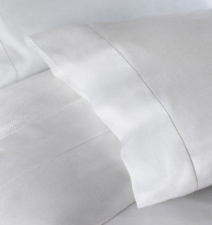 Photo of the SFERRA Giza 45 Luxe | Flat Sheet ensemble.