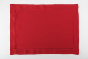 Photo of the Noël Linen Placemat ensemble.