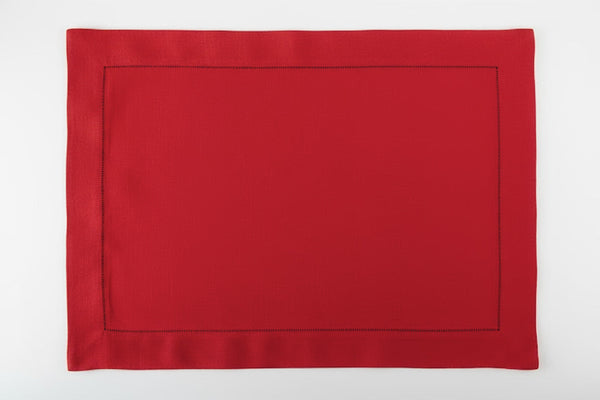 Photo of the Noël Linen Placemat ensemble.