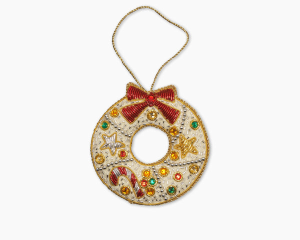 Photo of the Ribbon Wreath Ornament ensemble.