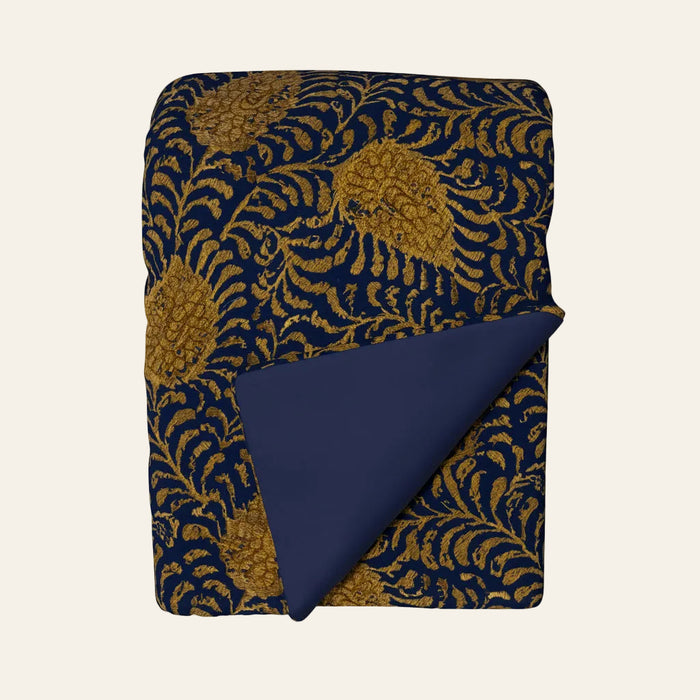Photo of the Kinrande | Throw ensemble.