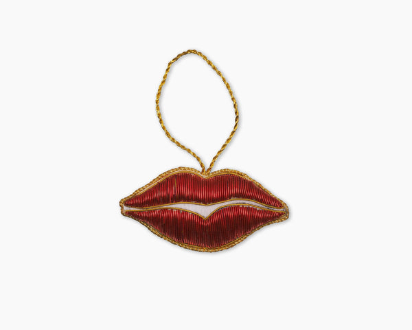 Photo of the Kiss Ornament ensemble.