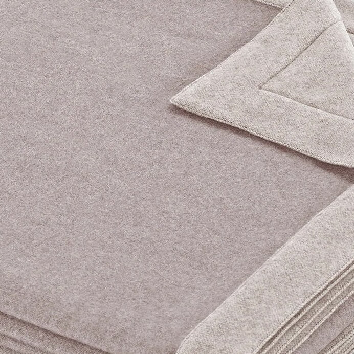Close-up of Lanerossi Afrodite blanket corner, showing stitched border detail in warm taupe.