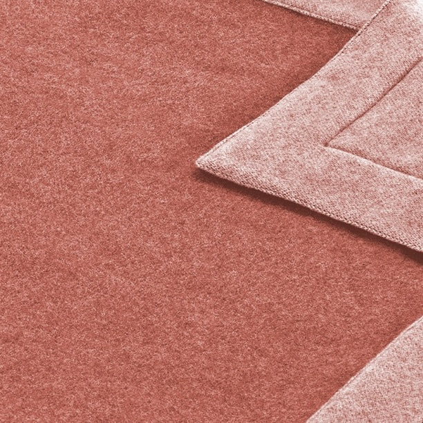 Close-up of Lanerossi Afrodite blanket corner fold in rose, showing contrast border detail.