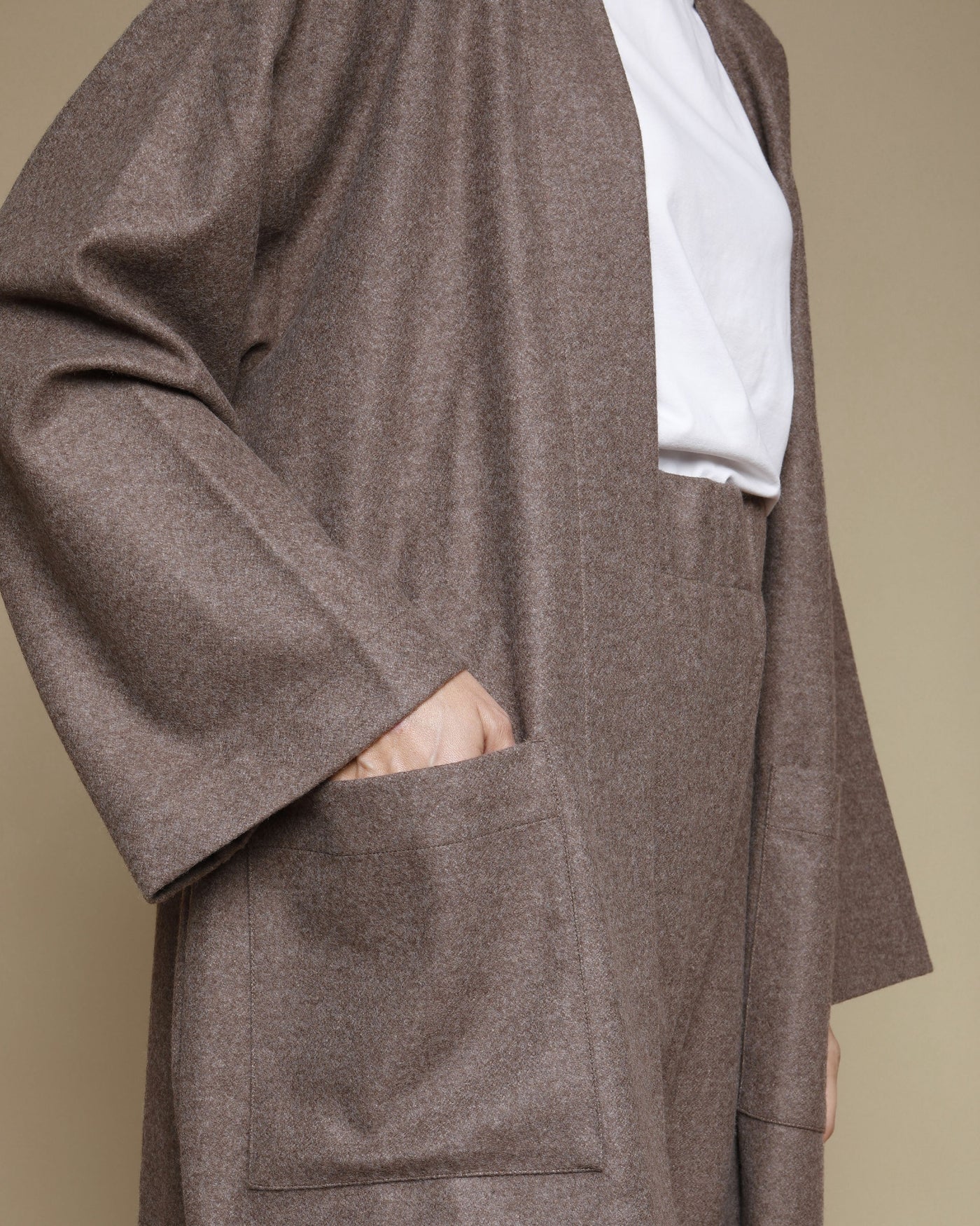 Close-up of Lanerossi oversized merino cardigan pocket detail in heathered taupe.