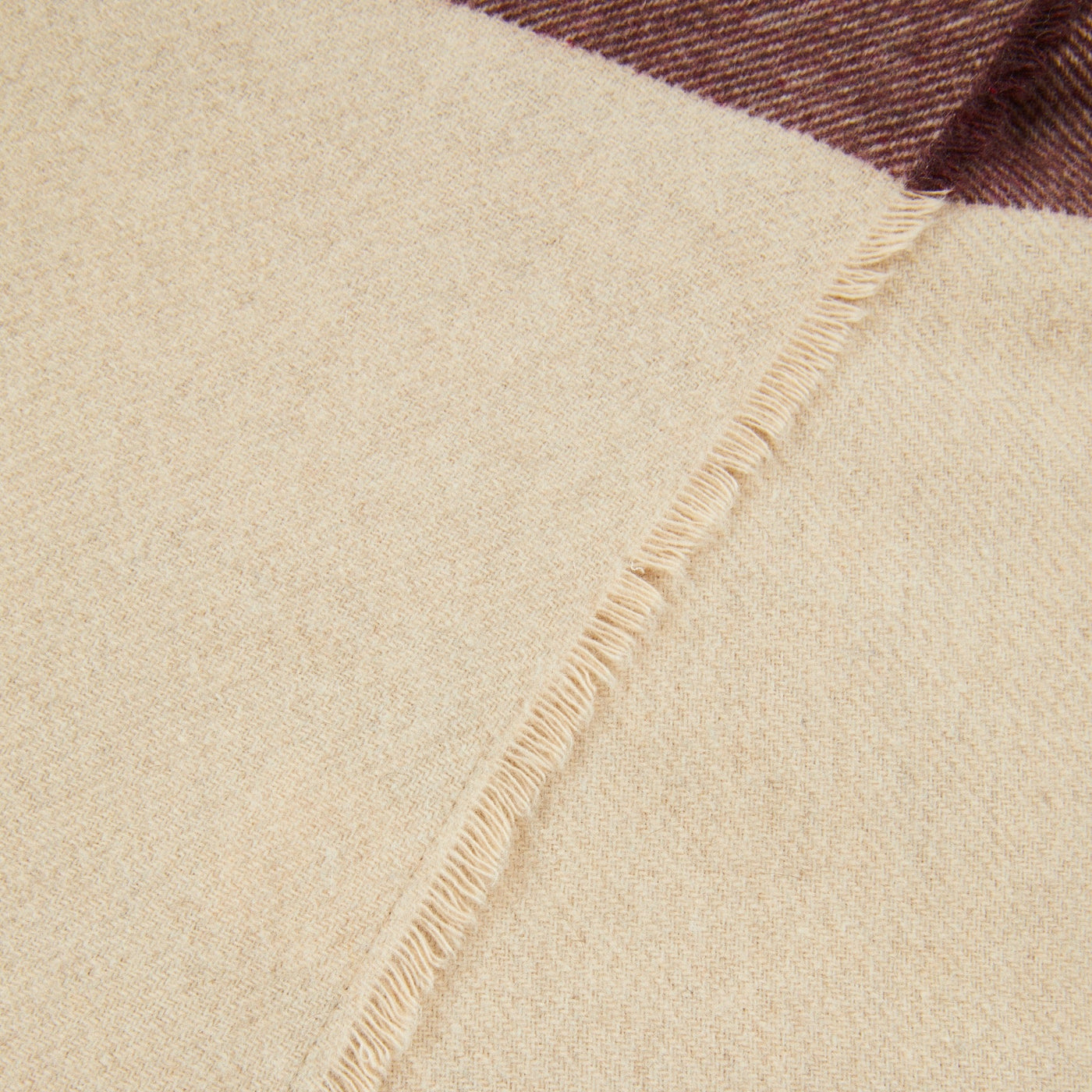 Close-up of ivory fringe edge with burgundy check reverse on Lanerossi Everest throw.
