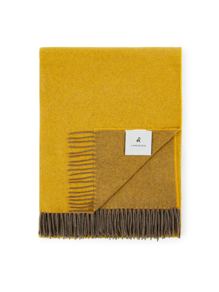 Photo of the Everest Colour | Throw ensemble.