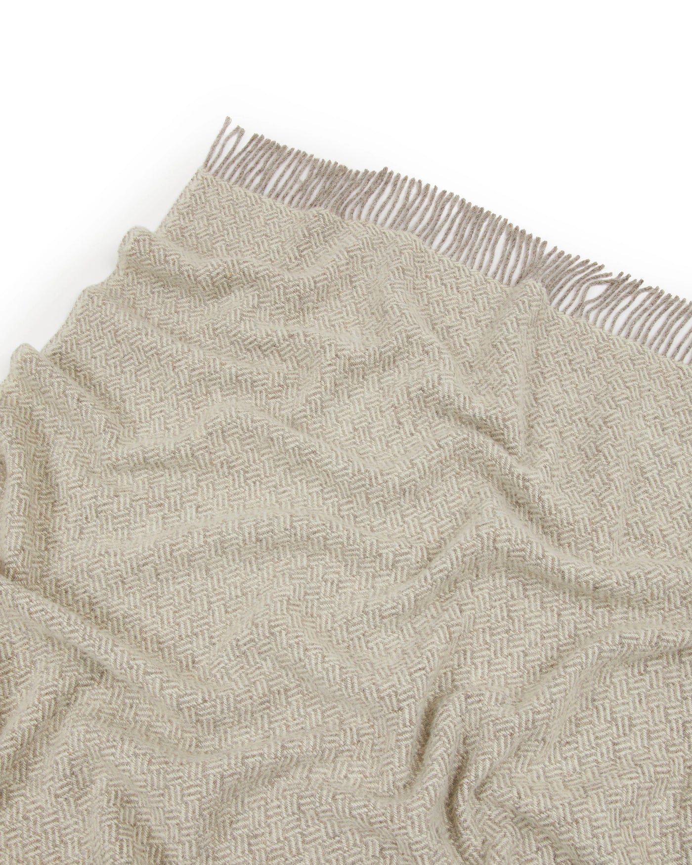 Close-up of Lanerossi Mata Mata throw's fringed edge, sandy herringbone weave texture.