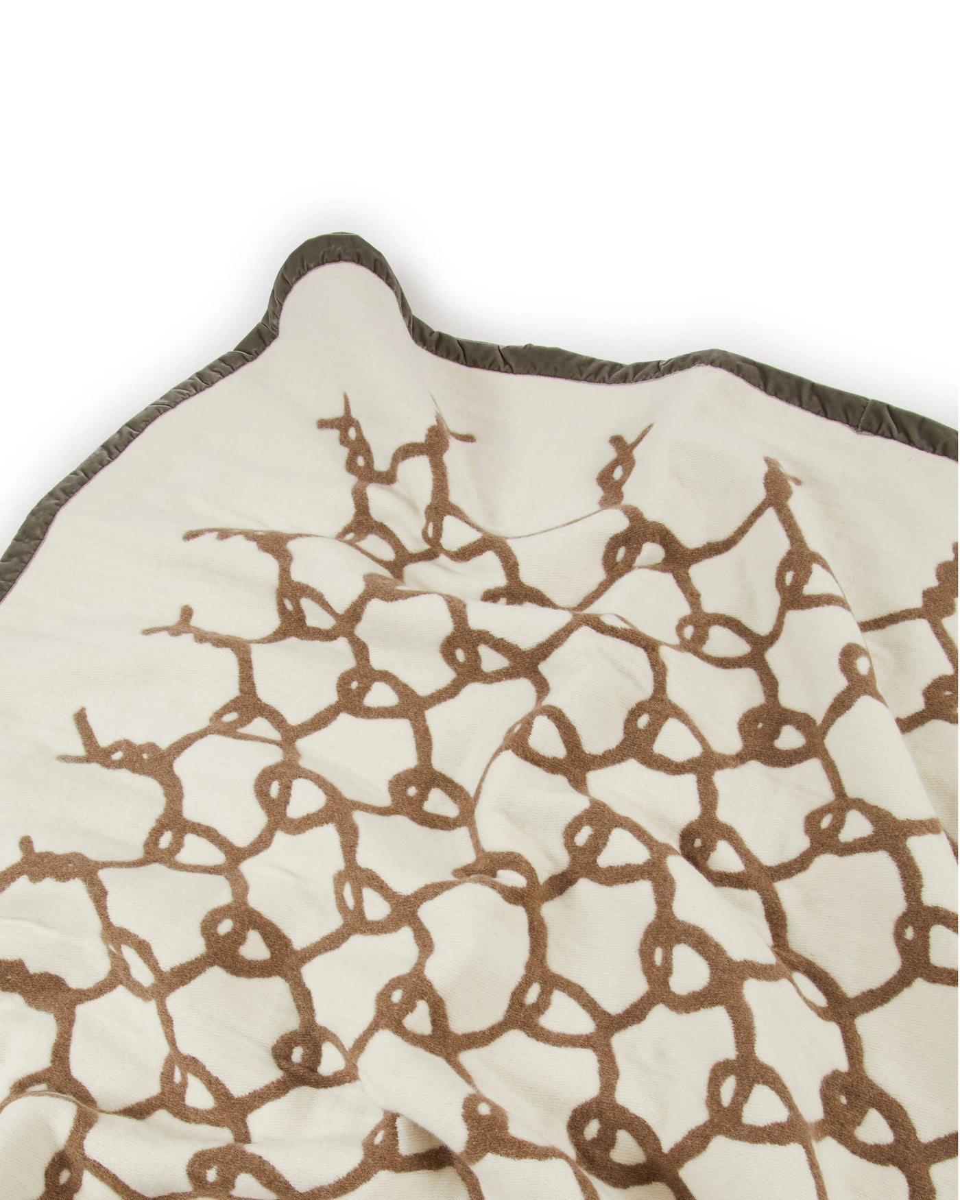 Close-up of Lanerossi Net blanket corner, ivory with brown rope-net print and olive trim.