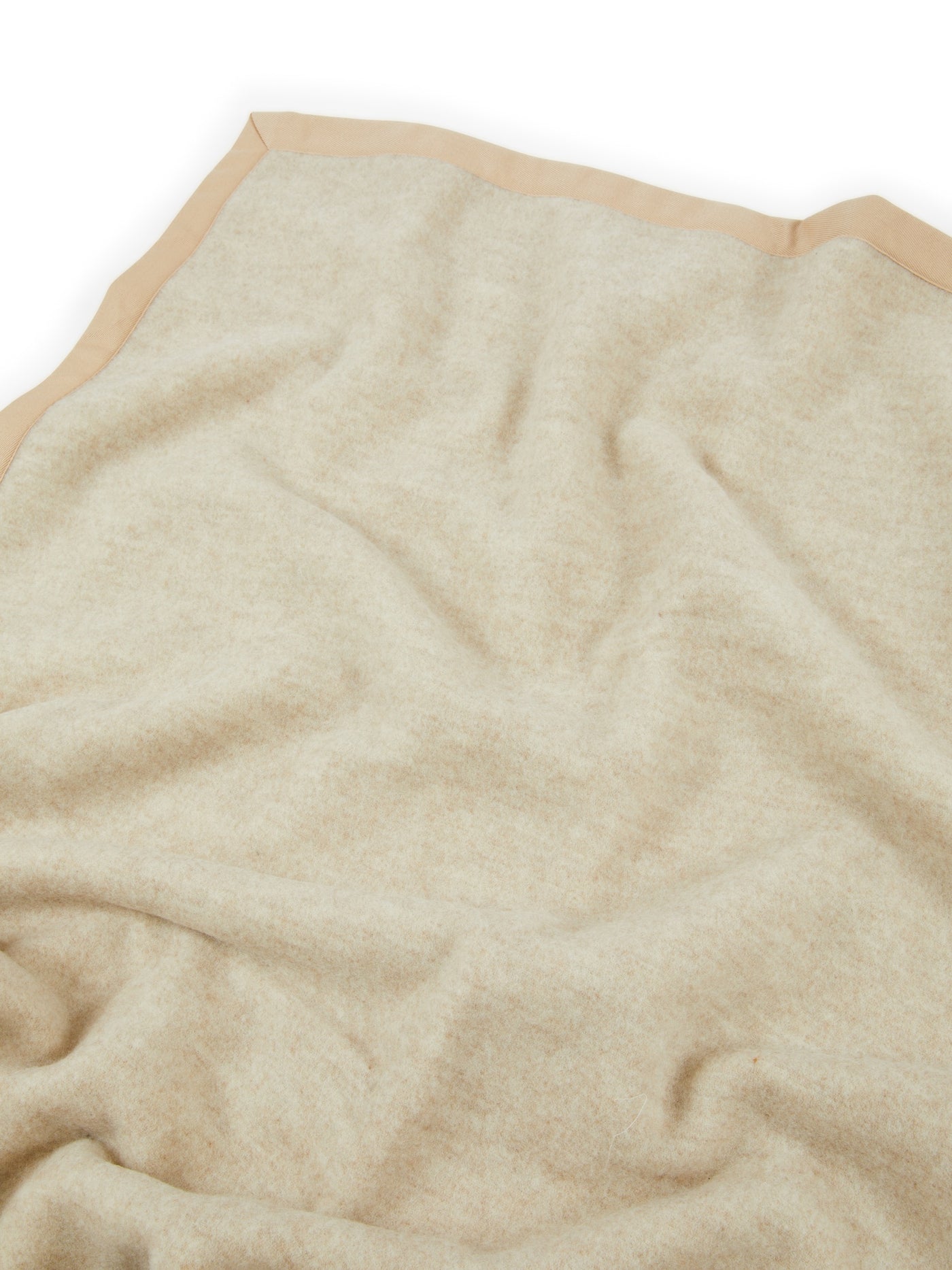 Lanerossi Uruguay blanket in oatmeal, close-up showing brushed texture and contrast satin trim.