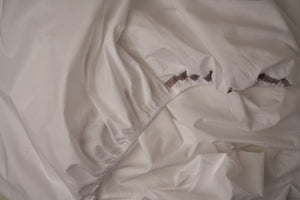 Photo of the Americano Percale | Fitted Sheet ensemble.