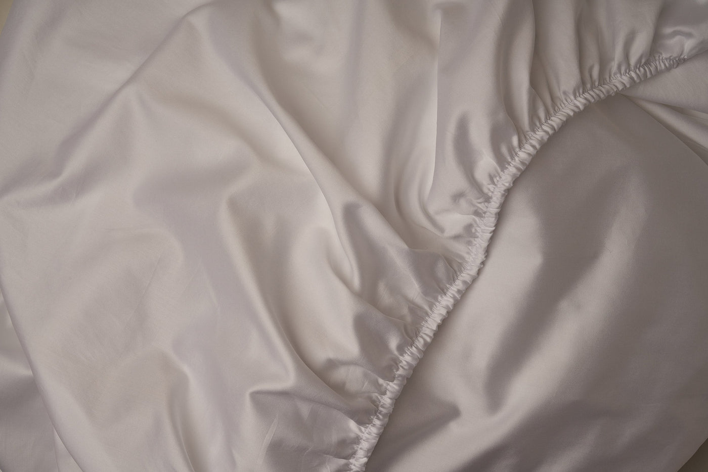 Warm and buttery LETTO Americano Cotton Sateen fitted sheet in color white, made in Italy of American grown Supima cotton.