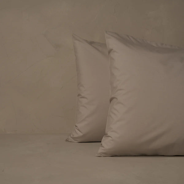 Photo of the Retiring Classic Percale | Pillowcase Set ensemble.