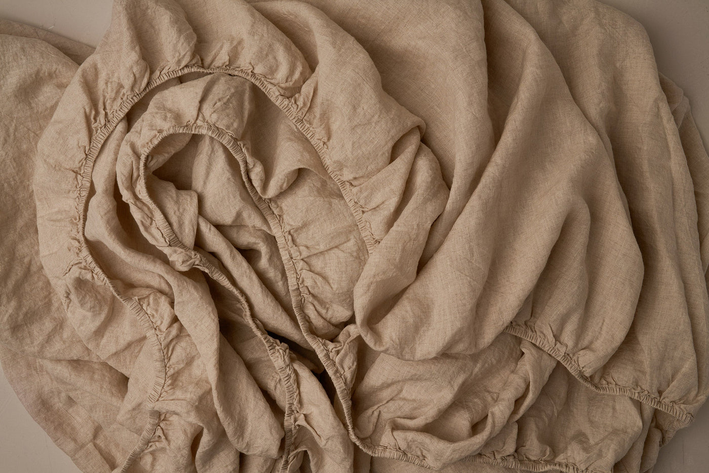 Relaxed and breathable LETTO Classic Linen fitted sheet in color natural, made in Italy.