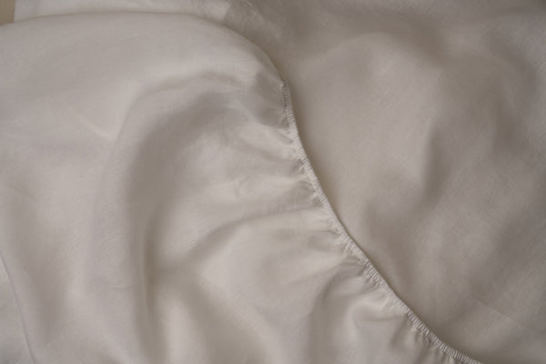 Photo of the Lino Primo | Fitted Sheet ensemble.