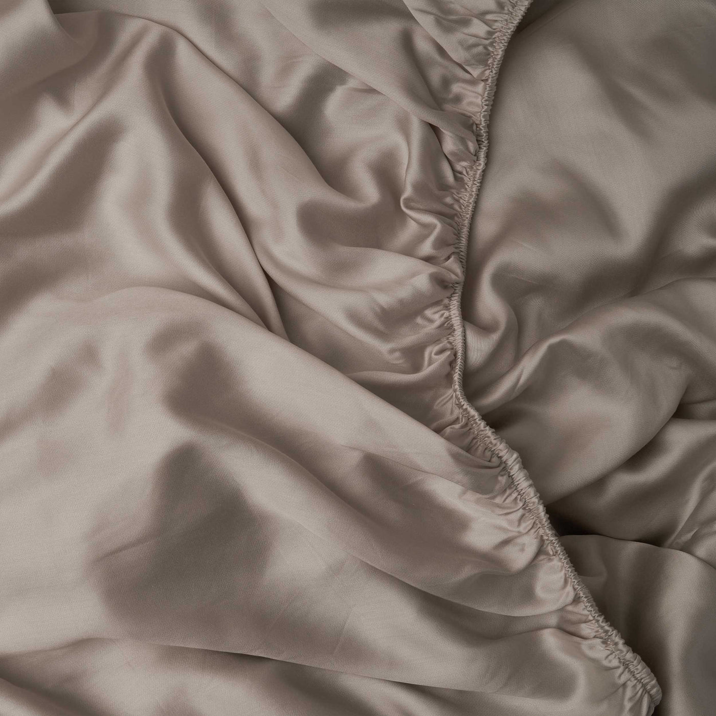 Smooth and silky LETTO Woodland Silk beechwood modal fitted sheet in color gray, made in Italy.