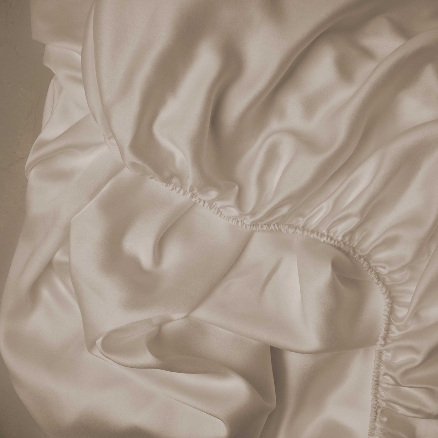 Smooth and silky LETTO Woodland Silk beechwood modal fitted sheet in color ivory, made in Italy.