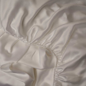 Photo of the Woodland Silk Sateen | Fitted Sheet ensemble.