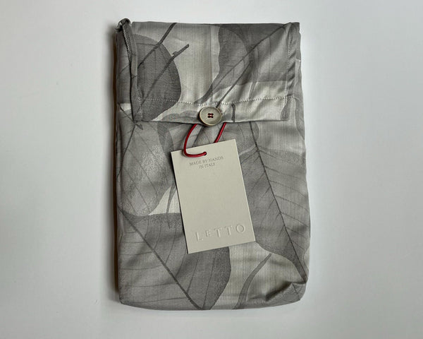 Photo of the Ontano Jacquard | Euro Flip Sham ensemble.