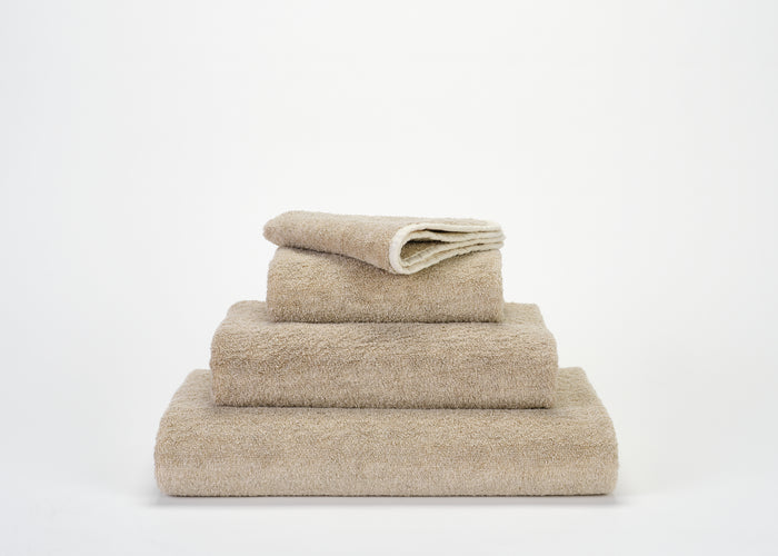 Photo of the Lino | Euro Hand Towel ensemble.