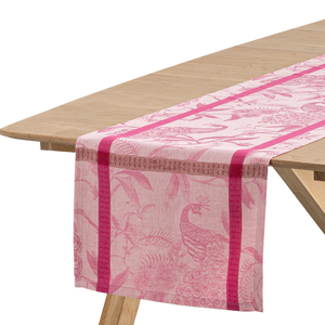 Photo of the À L'Orangerie | Table Runner ensemble.