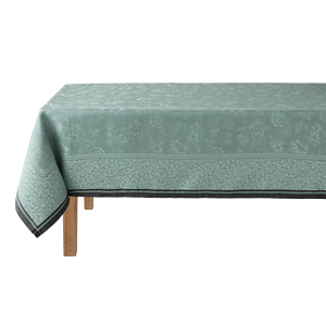 Photo of the Romance | Tablecloth ensemble.