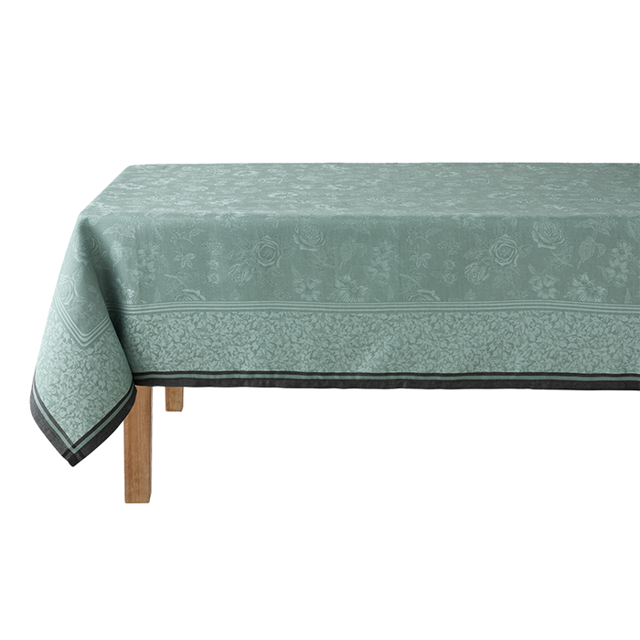 Photo of the Romance | Tablecloth ensemble.