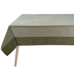Photo of the Voyage Iconique | Coated Tablecloth ensemble.