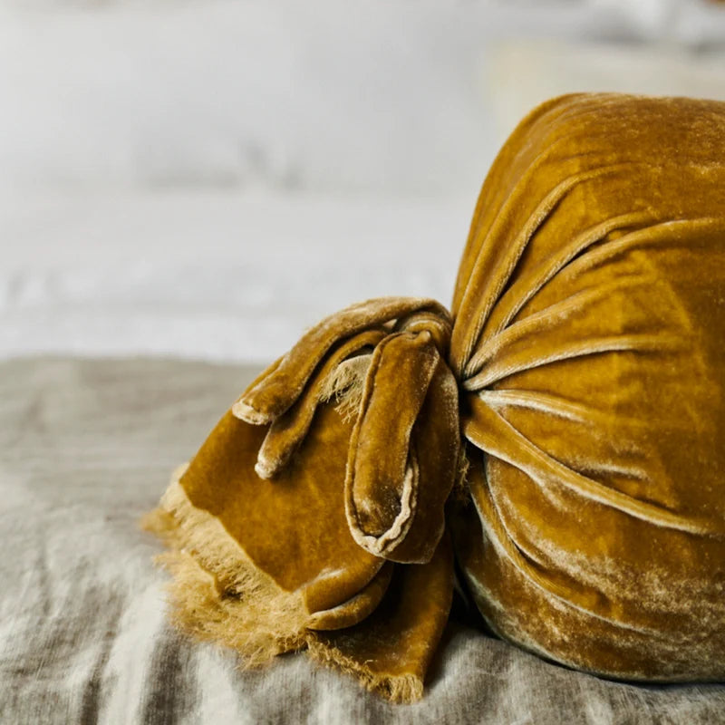 Loulah | Throw Pillow