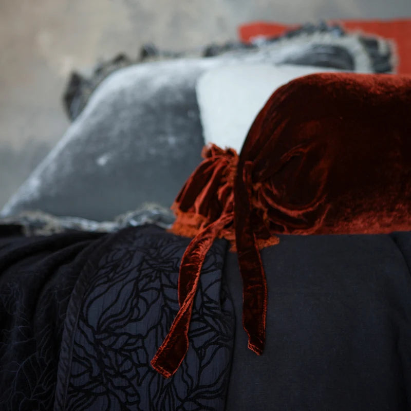 Loulah | Throw Pillow