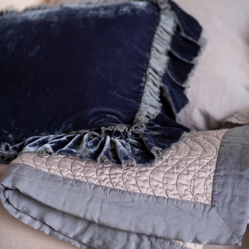 Loulah | Throw Pillow