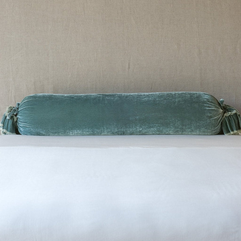 Loulah | Throw Pillow