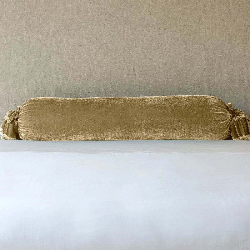 Loulah | Throw Pillow