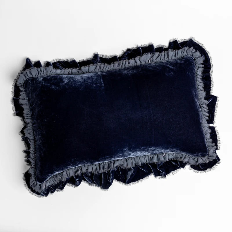 Loulah | Throw Pillow