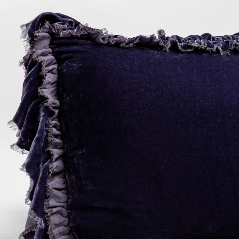 Loulah | Throw Pillow