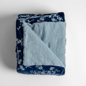 Photo of the Lynette | Blanket ensemble.