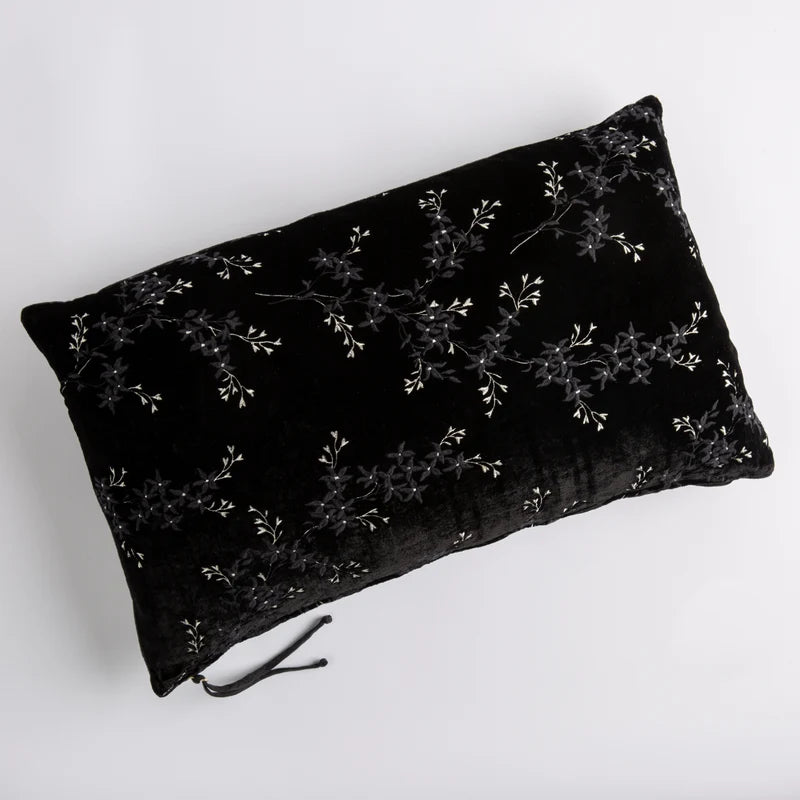 Lynette | Throw Pillow
