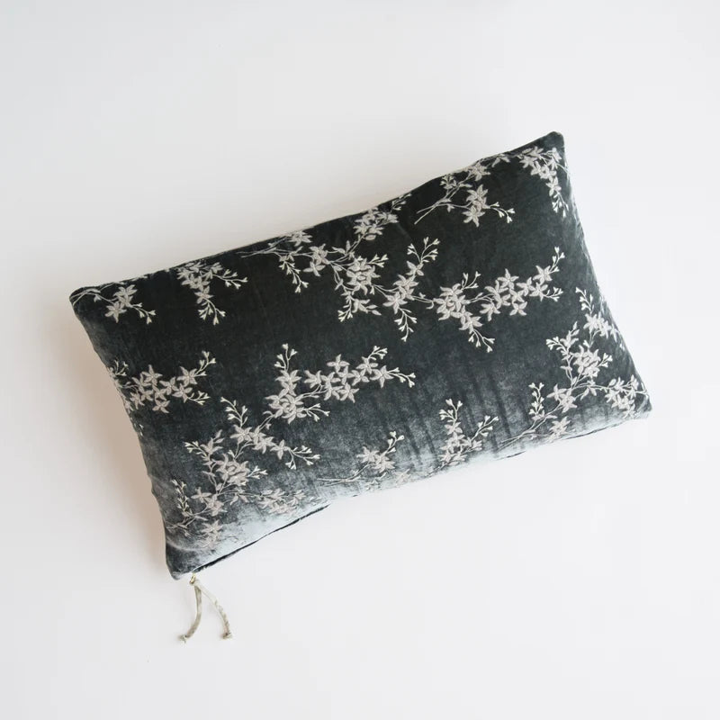 Lynette | Throw Pillow