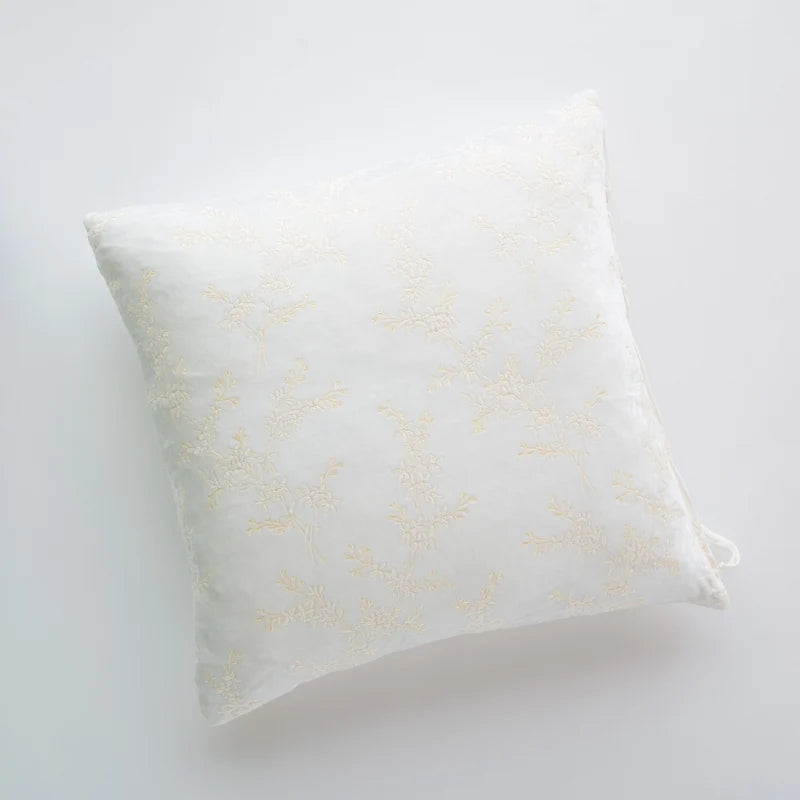 Lynette | Throw Pillow