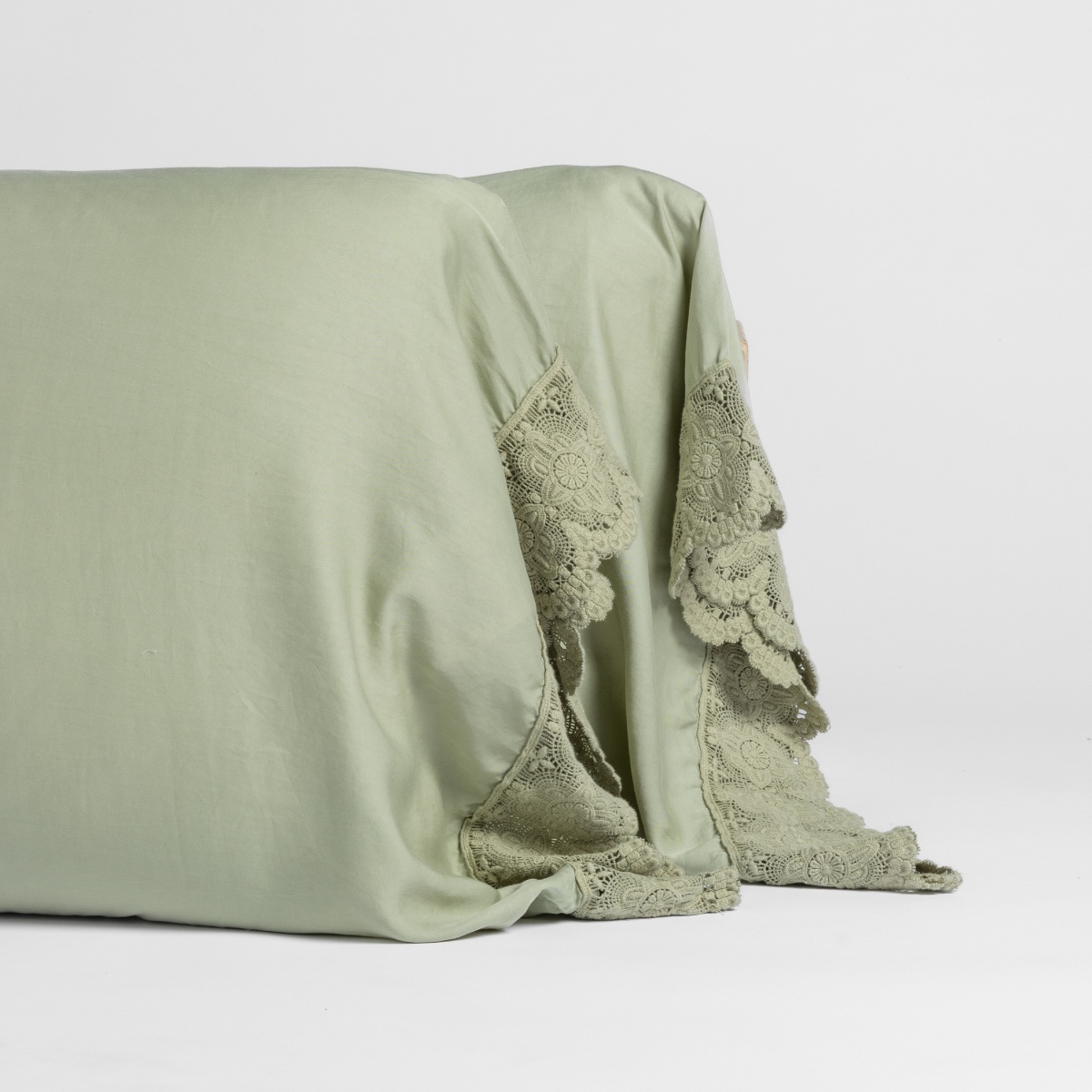 Floral lace trim detail on Desert Sage Bella Notte Madera Luxe pillowcase edge.