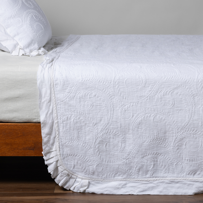 Photo of the Marisette | Bedspread ensemble.