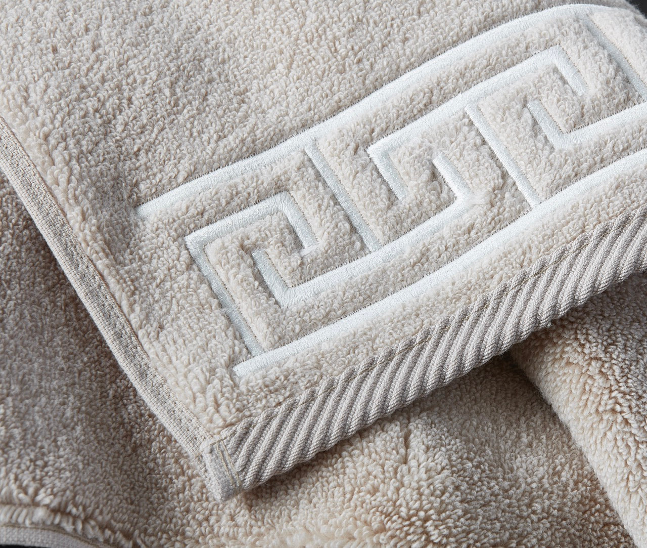 Image of detailed edge on Matouk Adelphi bath towel