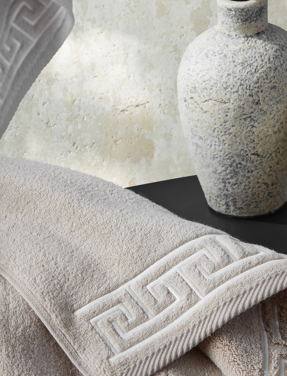 Image of detailed edge on Matouk Adelphi bath towel