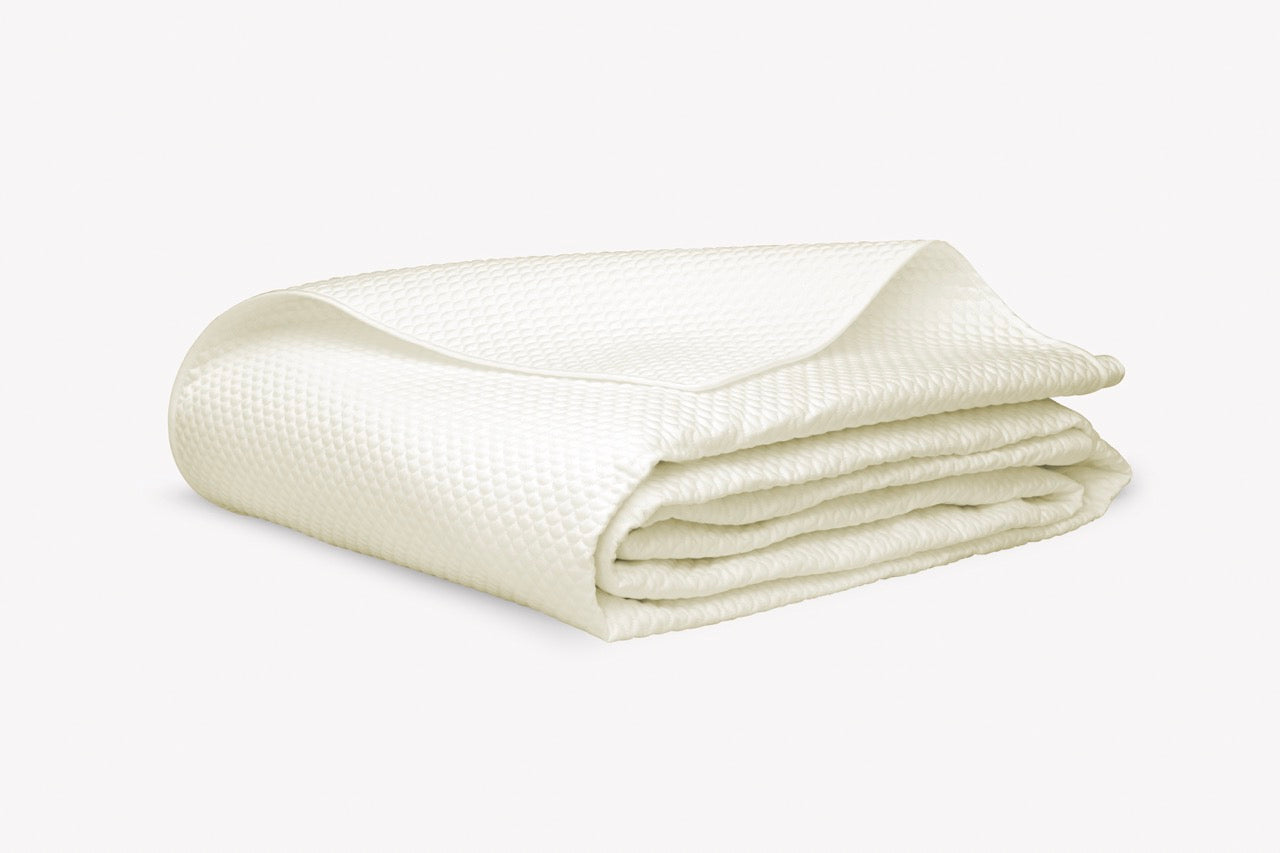 Image of Matouk Alba Quilt in color ivory