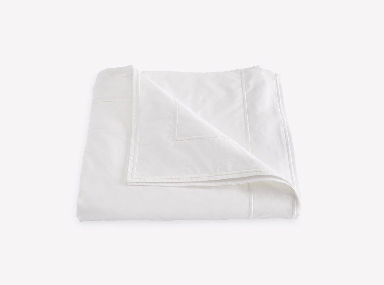 Image of Matouk Ansonia duvet in color white.