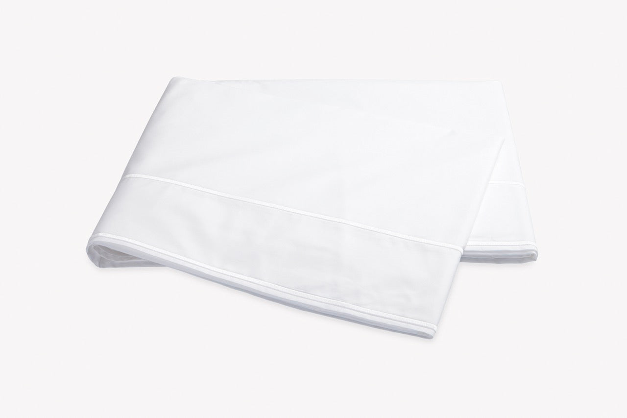 Image of Matouk Ansonia flat sheet in color white.