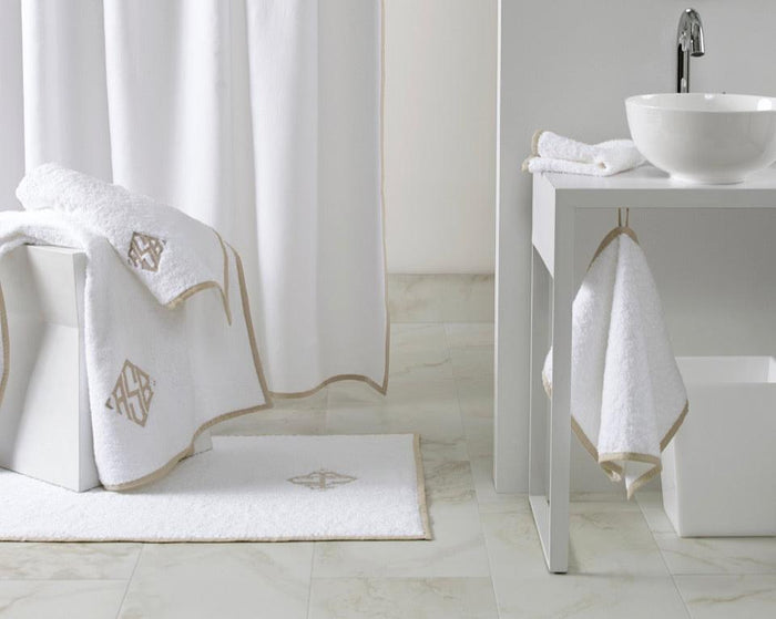 Photo of the Enzo | Tub Mat ensemble.