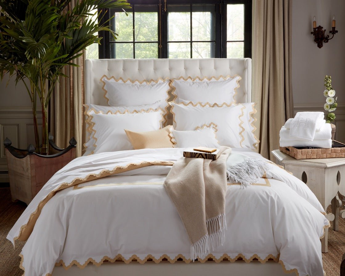 Image of Matouk AZIZA travel bedding.