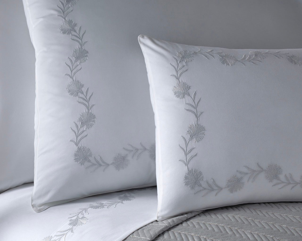 Image of Matouk Daphne detail bedding.